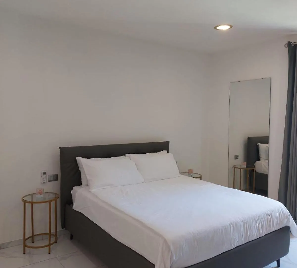 Apartment Marble Como 0*,  Italien