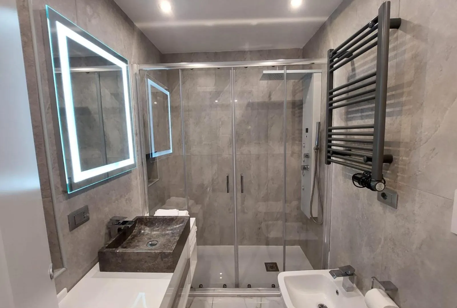 Apartment Marble Como Italien